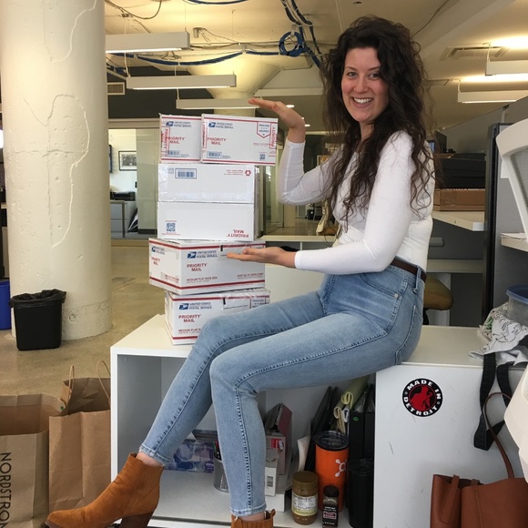 Meet your Posher, Nicole - Picture 2 of 3